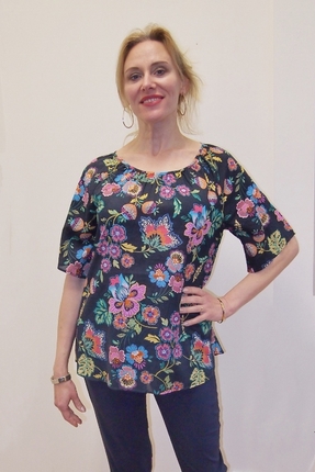 Bold flower print top-yarra-trail-Gaby's
