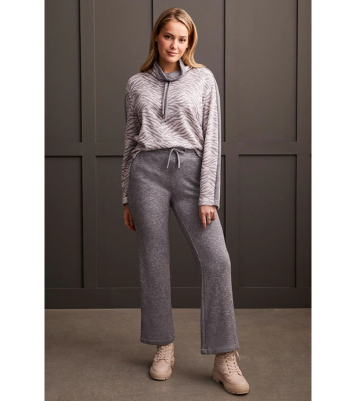 Pull on pant with pockets