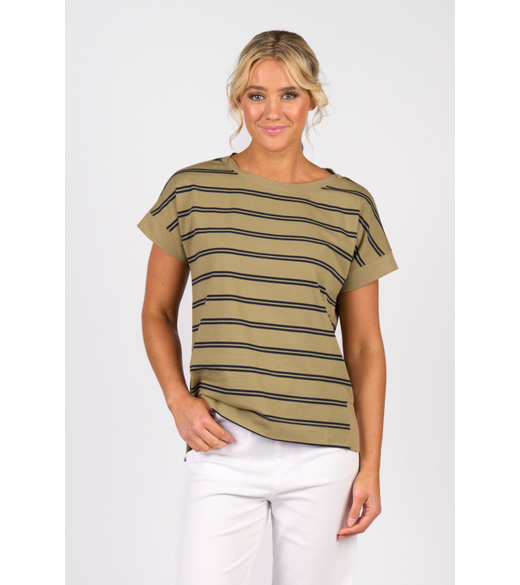 Drop sleeve top stepped hem