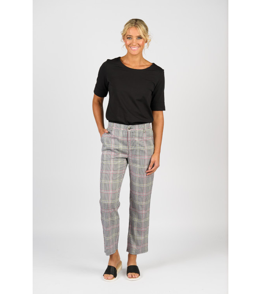 Slim leg 7/8 pant with fly
