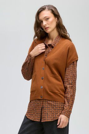 Button vest-knitwear-Gaby's