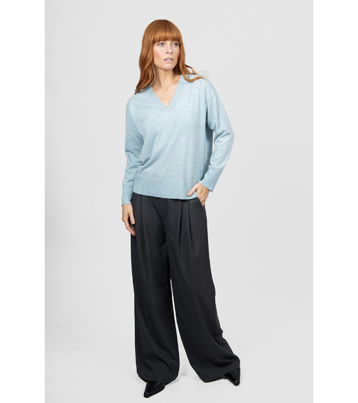 V neck jumper links trim