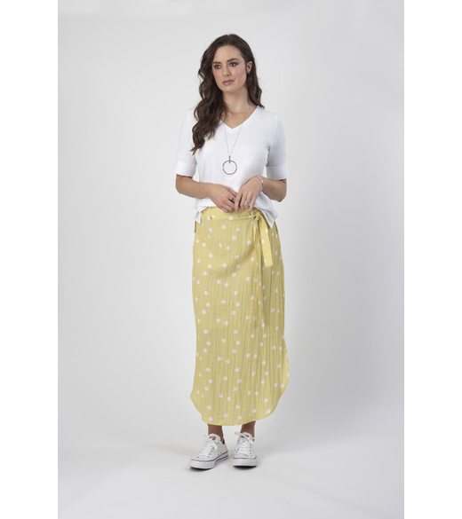 Round hem long skirt with belt