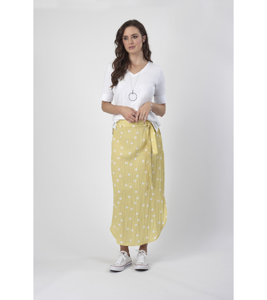 Round hem long skirt with belt