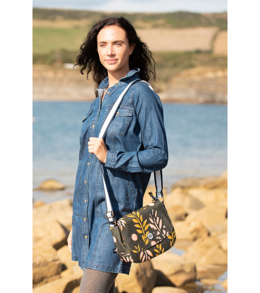 Winter trailing saddle bag